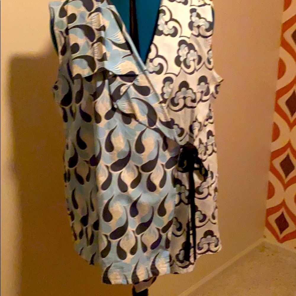 Wrap top with side pockets.contrasting fabrics.